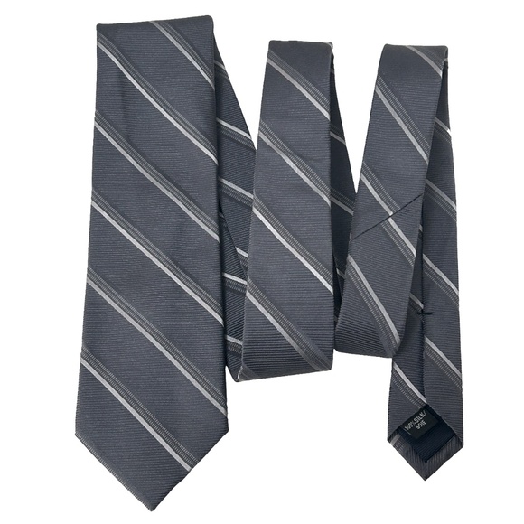 Michael Kors Necktie Tie Diagonal Stripe on Grey Silver Textured 100% Silk - Picture 2 of 7